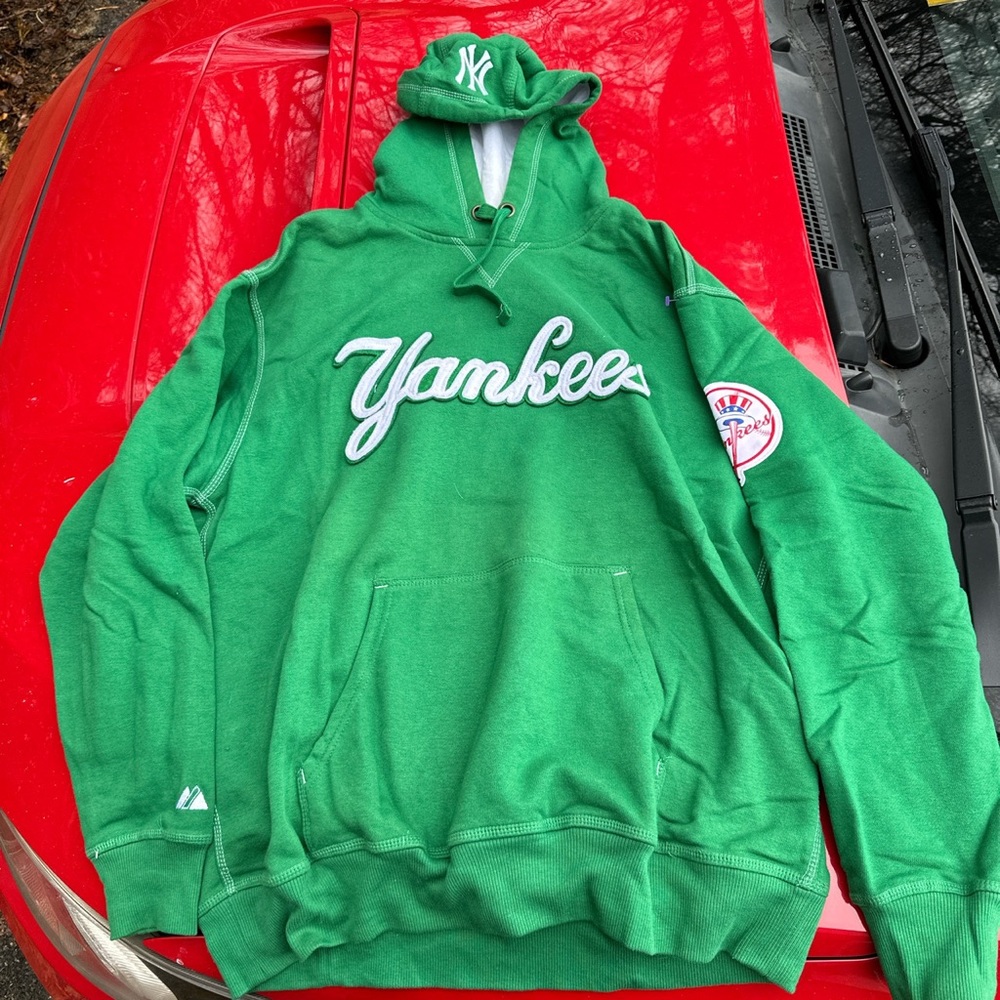 New York Yankees Majestic Hoodie